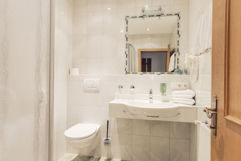 Bathroom 3, Hotel Märzenklamm Stumm im Zillertal, Schwaz