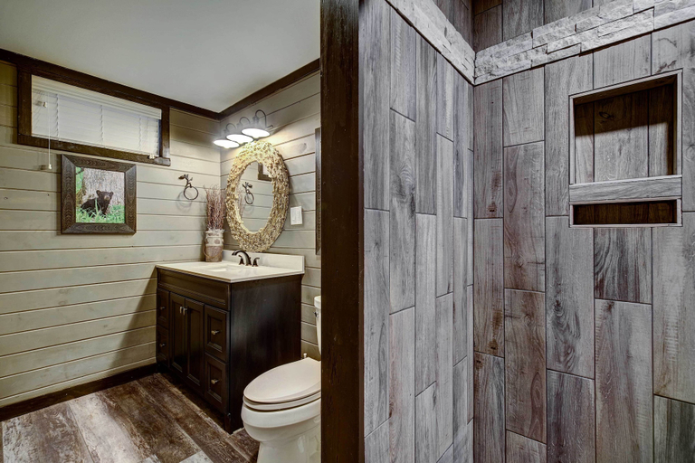 Bathroom 3, Rebel Retreat, Sevier