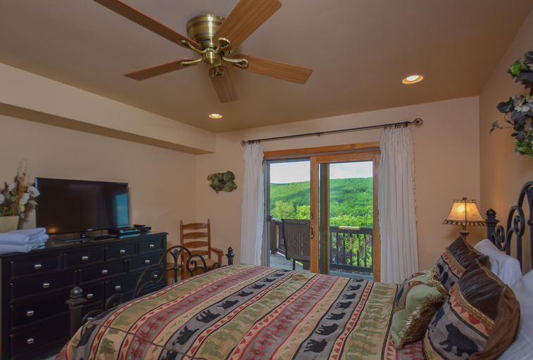 Bedroom 2, Waves N' Moguls, Garrett