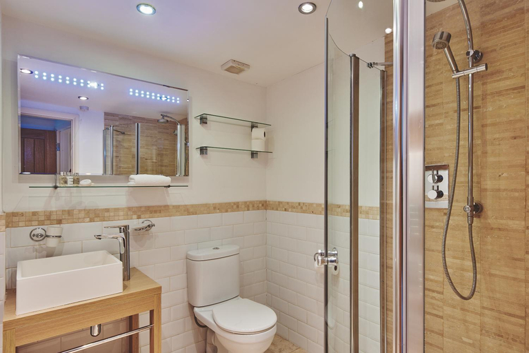 Bathroom 3, Squirrel Barn, Gloucestershire