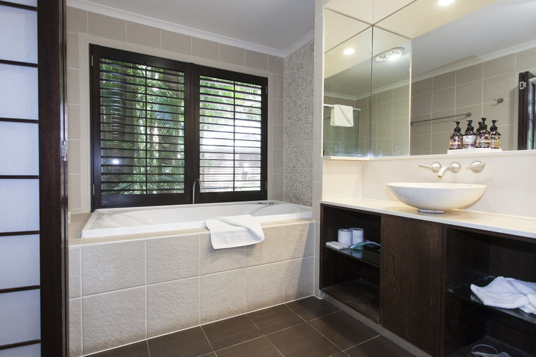 Bathroom 4, Songbirds Rainforest Retreat, Tamborine Mountain