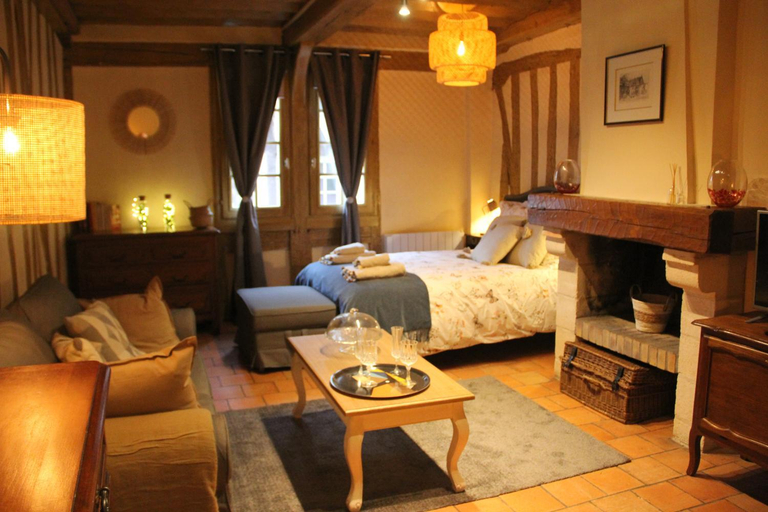 Bedroom 2, Studio Julianne place Sainte Catherine, Calvados