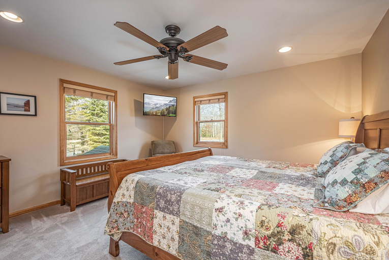 Bedroom 2, Eventide, Garrett