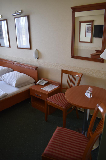 Others 5, Hotel Paprika, Mosonmagyaróvár