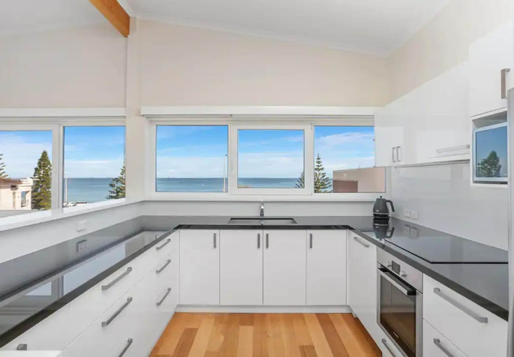Dining Room, Beautiful 3BR Beachside Apt in Cottesloe!, Cottesloe