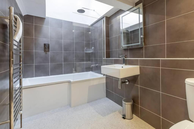 Bathroom, Rooftop Retreat - 2 Double Beds w/ Stunning Views, Bath and North East Somerset