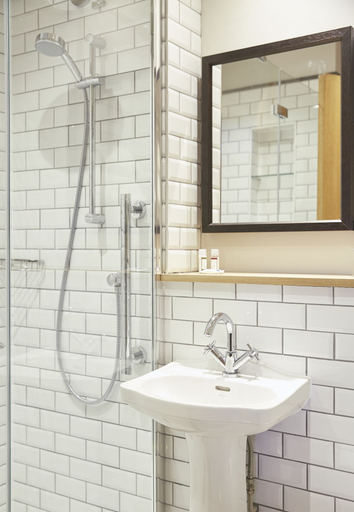 Bathroom 3, The Ely Hotel by Chef and Brewer Collection, Hampshire
