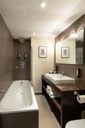 Bathroom 3, Kew Gardens Hotel, London