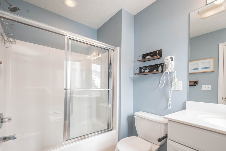 Bathroom 3, Lake Therapy, Garrett