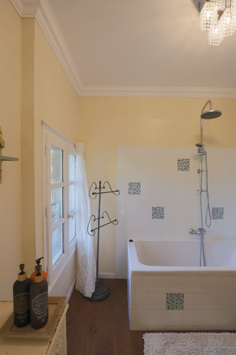 Bathroom 3, Moulin Bleu de Vézère, Corrèze