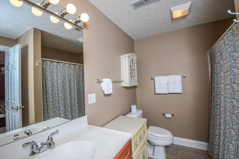Bathroom 3, Ponte Vista, Garrett