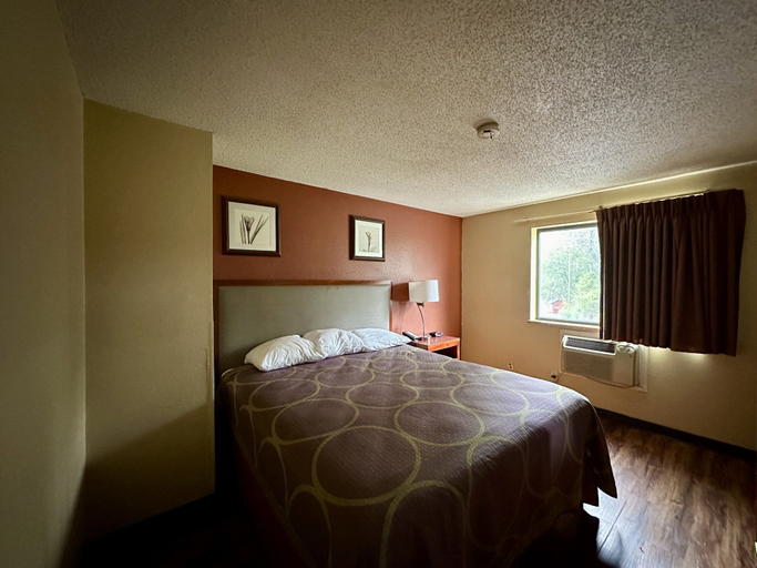 Bedroom 4, American Inn, Tallapoosa