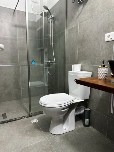 Bathroom 3, Shtepia Ime, Përmetit