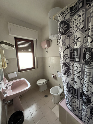 Bathroom 5, Hotel L'Approdo, Brindisi