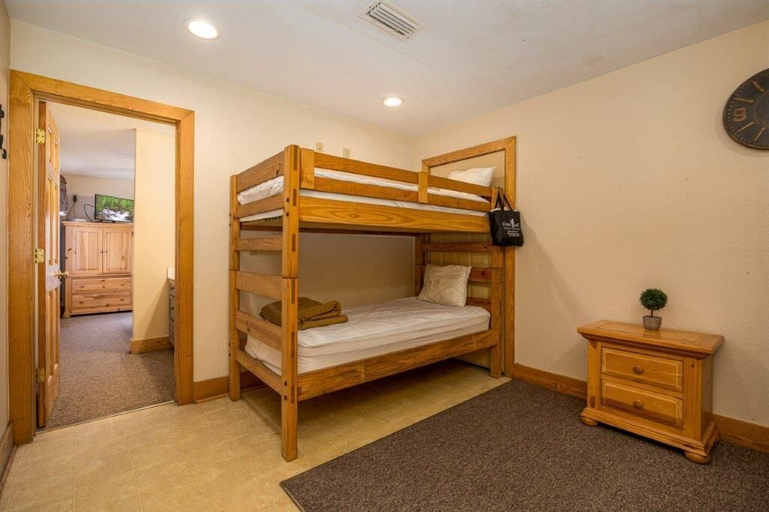 Bedroom 2, Briarstone Lodge Condo 13E - Three Bedroom Condo, Sevier