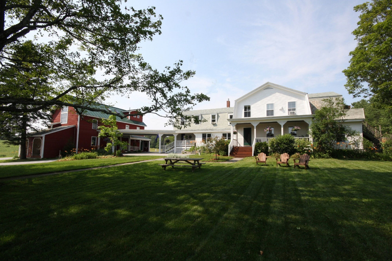 Exterior & Views