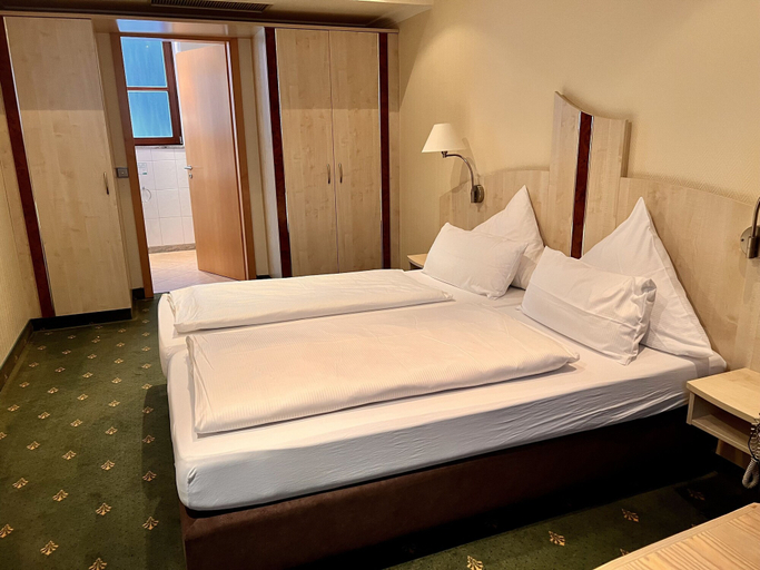 Bedroom 3, Landhotel Heimathenhof, Aschaffenburg