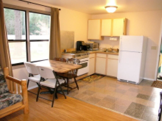 Others 1, Mountain View Lodge, Lewis