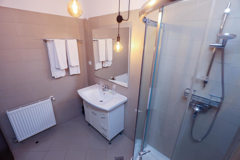 Bathroom 3, Camere de inchiriat Dusan si Fiul Resita Sud - SELF CHECK IN, Resita