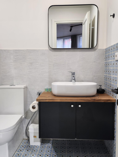 Bathroom 2, Old Gold Anteon, Tbilisi