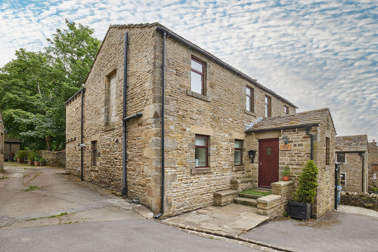 Exterior & Views, Host Stay The Cottage Barn, Bradford