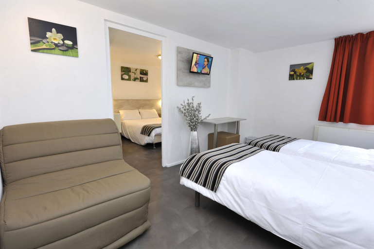 Bedroom 4, Brit Hotel Bosquet, Aude