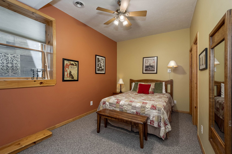 Bedroom 2, Cameronstation, Garrett