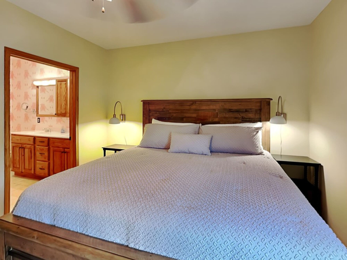Bedroom 2, At The Top, Garrett
