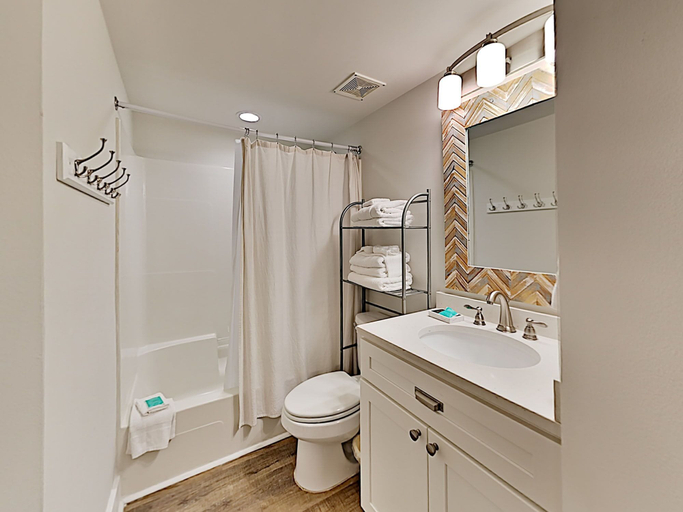 Bathroom 4, Bluewater #403 by Southern Vacation Rentals, Baldwin