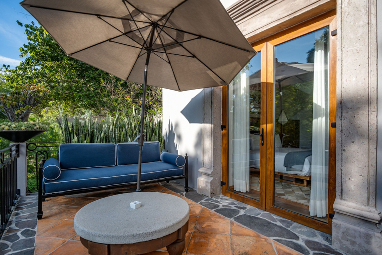 Others 5, Casa Cien, Allende