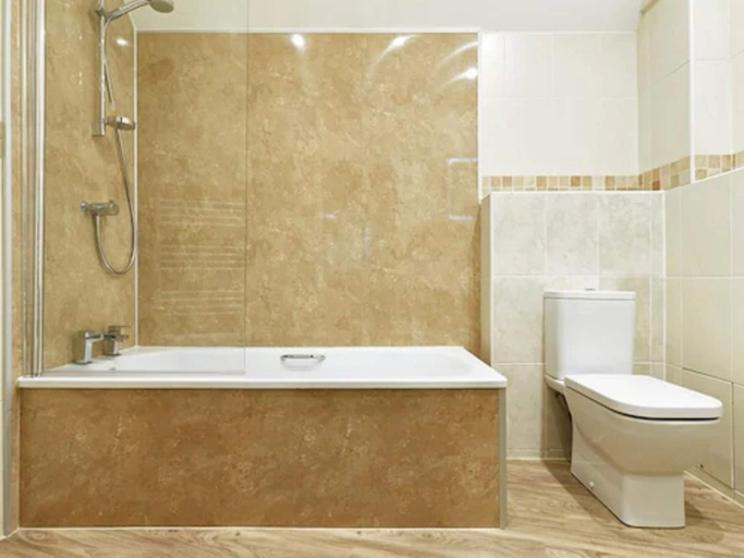 Bathroom 2, The Redesdale, Gloucestershire