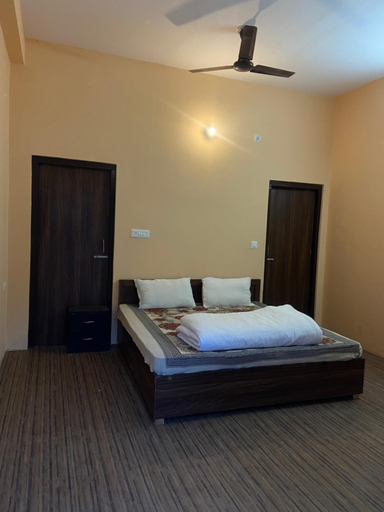 Bedroom 2, Chirag Homestay Kainchi, Nainital