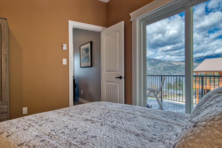 Bedroom 5, Semi-lakefront Luxury Blind Bay - Spring Specials! 2 Bedroom Cottage by RedAwning, Columbia-Shuswap