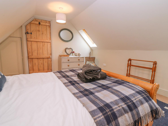 Bedroom 2, Bridge Studio, Wiltshire