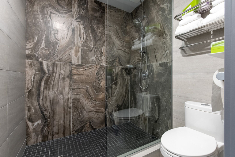 Bathroom 2, Auberge l'Étape, Antoine-Labelle
