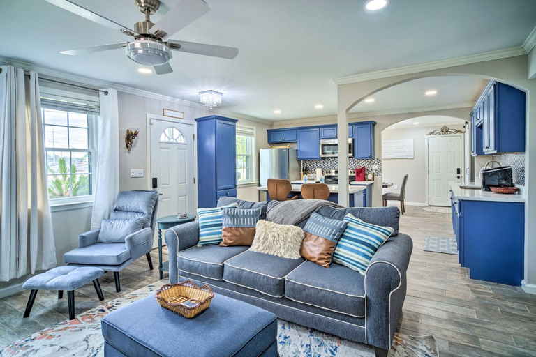 Others 4, 'Blue Cottage in the Bayou' w/ Private Yard!, East Baton Rouge