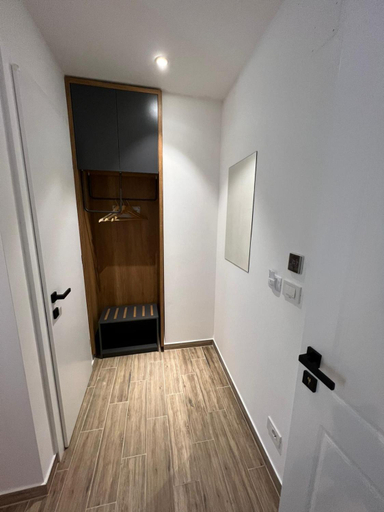 Others 3, Comfort Hotel