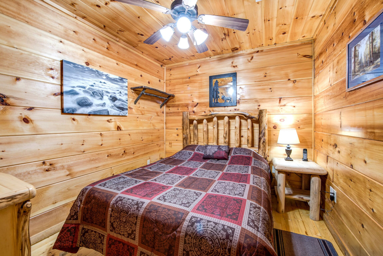 Bedroom 2, Cabin of Dreams, Sevier