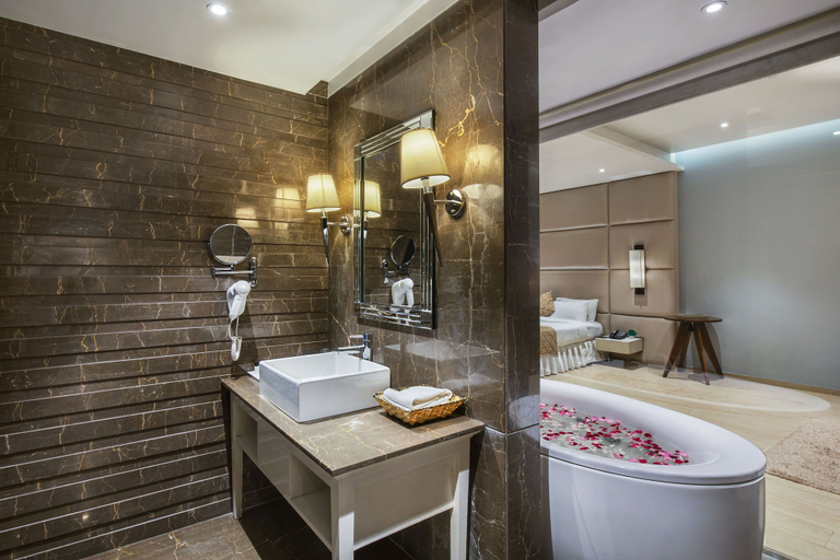Bathroom 4, Hotel Satkar Grande, Thane