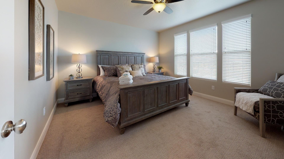 Room 2, Endless Adventures 4 Bedroom Apts by RedAwning, Washington