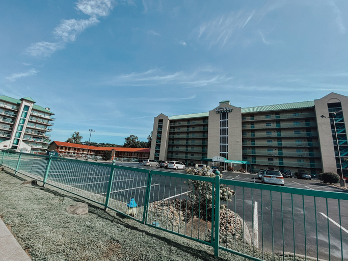 Exterior & Views 2, 409 1bd 1 Bedroom Condo by RedAwning, Sevier