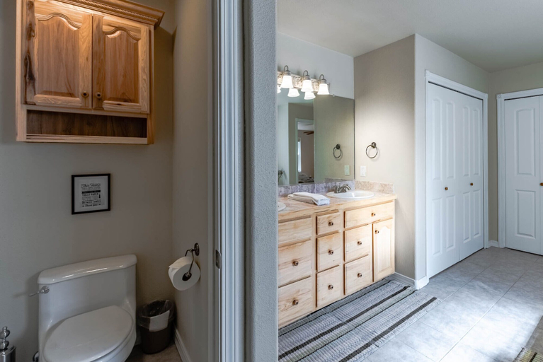 Bathroom 3, Little Creek Retreat, Lincoln