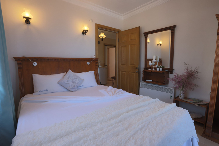 Bedroom 3, Cundavilla Hotel & Suites, Ayvalık