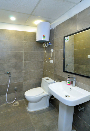 Bathroom, Hotel Red York, Gautam Buddha Nagar