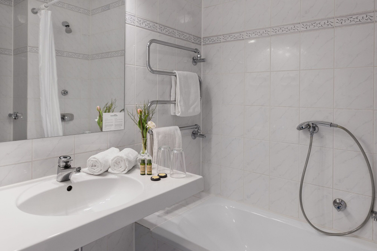 Bathroom 5, Hotel Stadt Gütersloh, Gütersloh