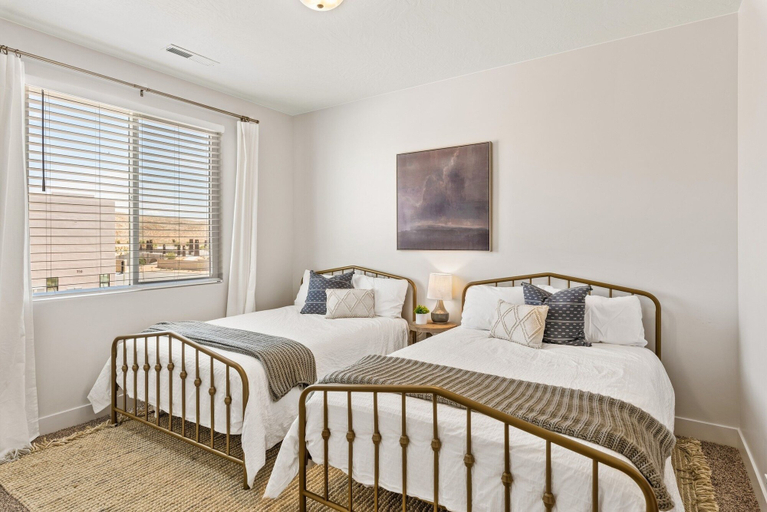Bedroom 3, Sandstone Shores by RedAwning, Washington