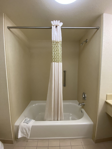Bathroom 4, Budget Inn San Leandro, Alameda