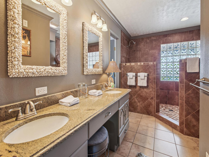 Bathroom 4, On Pool Time, Galveston