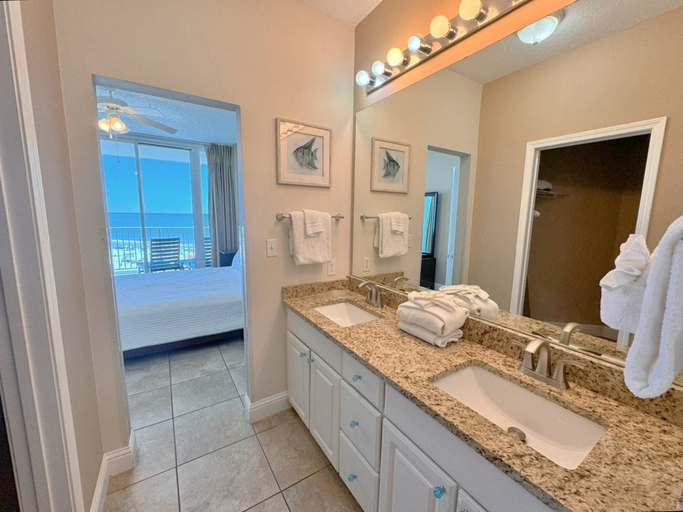 Bathroom 3, Lighthouse, Baldwin