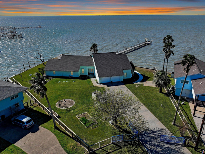Property grounds 2, Baydream 4 Bedroom Home by RedAwning, Aransas